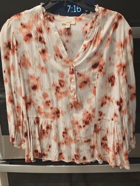 White Floral Peplum Blouse in Peach And Brown